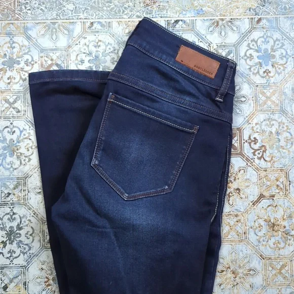 Jeans - Picture 2 of 3